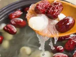Cách chế biến yến chưng táo đỏ hạt sen - bí quyết của giấc ngủ sâu